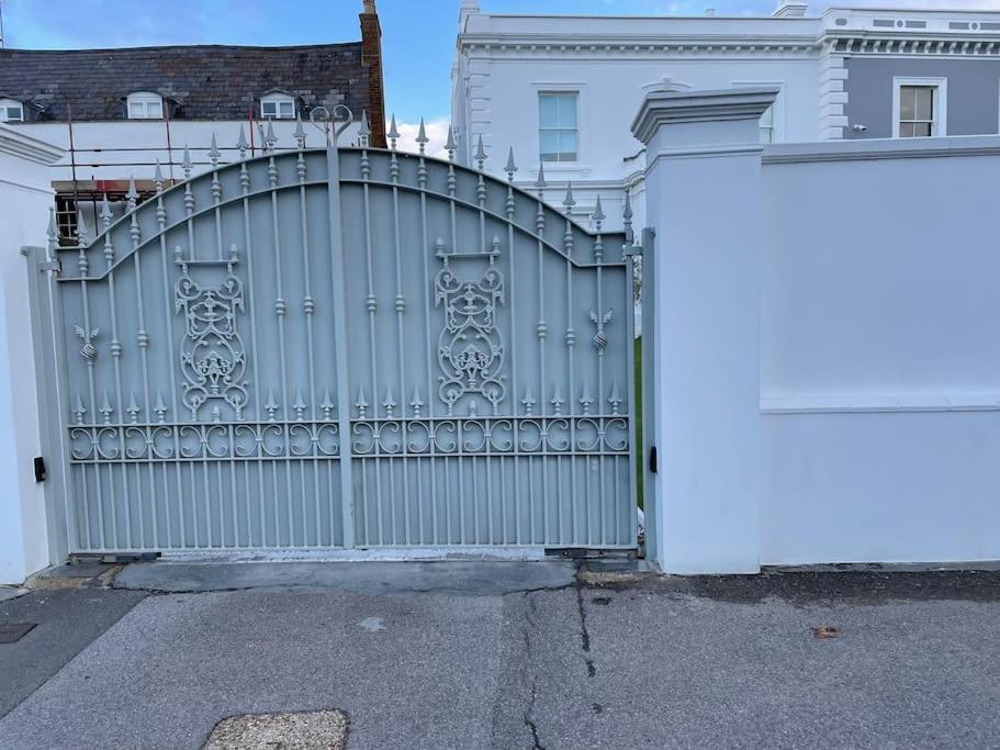 Willow House, Georgian Property In Shepperton Εξωτερικό φωτογραφία