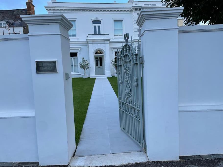 Willow House, Georgian Property In Shepperton Εξωτερικό φωτογραφία